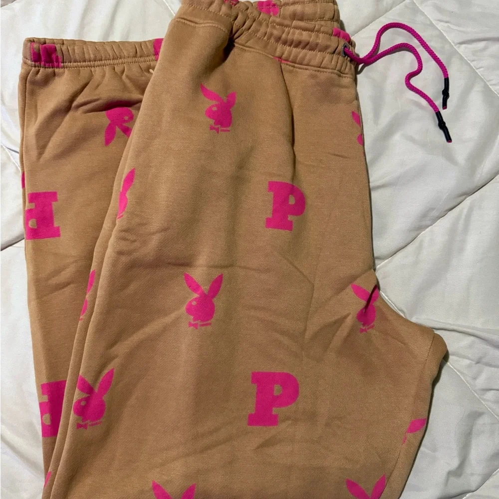 PLAYBOY x MISSGUIDED logo sweatpants NWOT - Picture 4 of 4